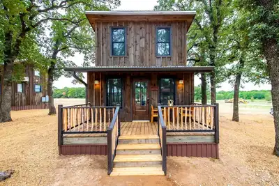 Image de Glamping Cabin in Waco, Texas for Weekend Escapes to Nature