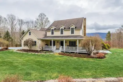 Image de Hidden Gem with Sprawling Views in Manchester Vt - Spacious 5 Bedroom House!