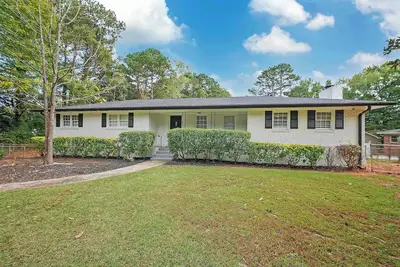 Image de Kennesaw Komfort, Home for 8