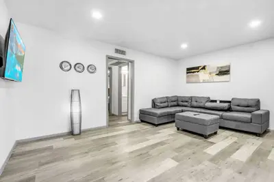 Image de Peaceful 2 Br near Downtown