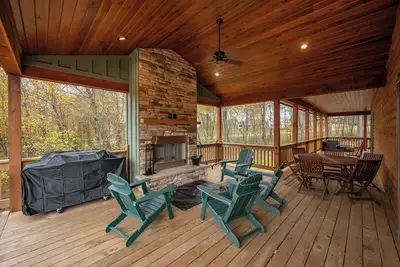 Image de Ski In/Ski Out Deep Creek Home w/ Hot Tub