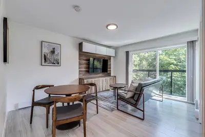 Image de New Building - Pet Friendly Furnished 2 Bedroom@ 1168 Pendrell