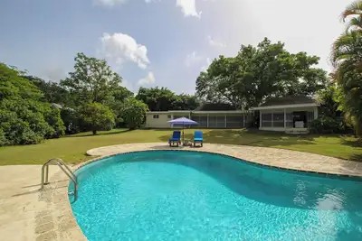 Image de Poolside 3br Apt near beach | Andy's