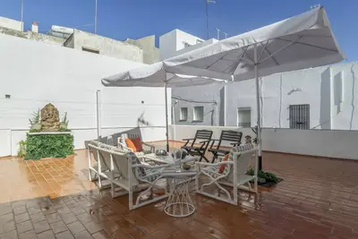 Image de Maison de vacances 'Mudarra Conil' avec terrasse privée, Wi-Fi et climatisation