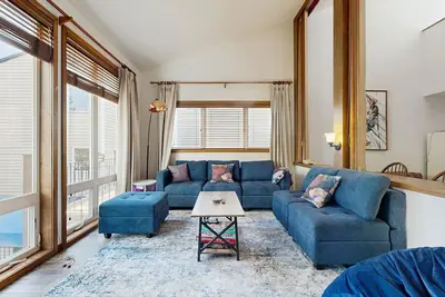 Image de Newly remodeled mountain condo + loft w/ hot tub & near ski resort