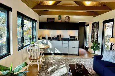 Image de Brand New Top Quality Private Studio Cottage on 25 acre resort-like property