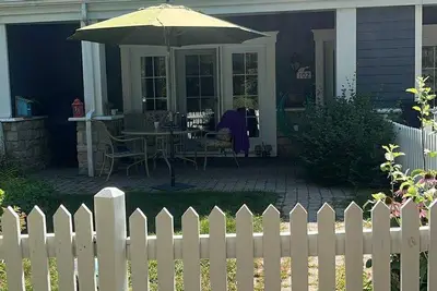 Image de À 5 minutes des pentes de ski! Navette incluse. Maison de ville, près de tout.