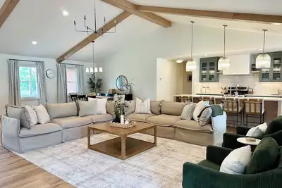 Image de Spacious 5-Bedroom House with Pool and Hot Tub for Families & Groups