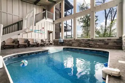 Image de New! Luxe Pool Cabin w/Mtn Views*Hot Tub*Fire pit