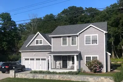 Image de Hewitt Place, a beautiful 3-bedroom house with Ac in charming Mystic!