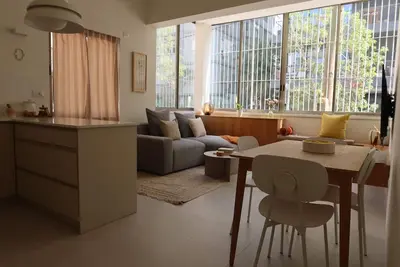 Image de New Apartment 2 Minutes from the Beach Chic & Cozy Brand new complete renovation