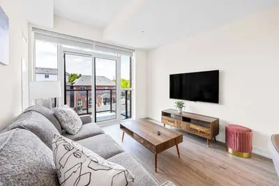 Image de Chic 3br Urban Retreat with Panoramic City Views