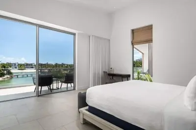 Image de Long Bay Luxury | Elegant Beachfront Villas w/ Lagoon & Marina Access