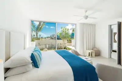 Image de Long Bay Dream | Modern Seaside Villa w/ Private Pool & Lounge | Relaxing Spa