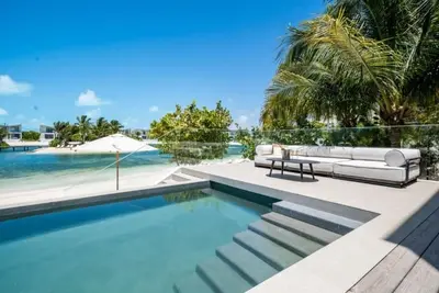 Image de Turks & Caicos Active Stay | Lagoon, Kayaks & Marina Access | Pool & Spa