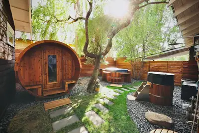 Image de Charming Downtown Spa/Gym Craftsman Bungalow