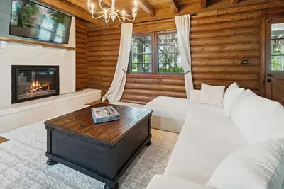 Image de Lake cabin w/pool, soak tub 3 bed/bath near Savannah