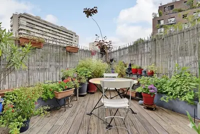 Image de Calme et lumineux avec terrasse, en rez-de-chaussée sur le canal
