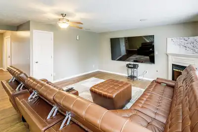 Image de 20 Mi to Colts Games & Indy 500: Family Getaway!