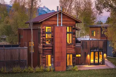 Image de Abode at Alpenglow | Modern Mountain Luxury With Guesthouse