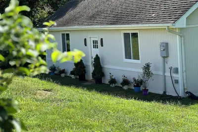 Image de Rustically elegant cottage on a bucolic horse farm wine country