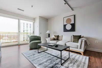 Image de Blueground | Ballston, fitness center, nr Arlington National Cemetery