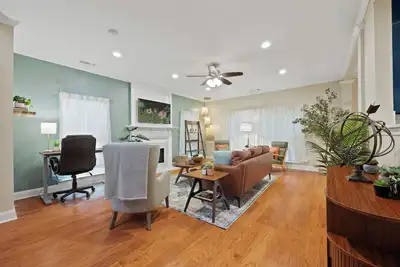 Image de 3-Bed Home in Milton’s Fairmont Neighborhood