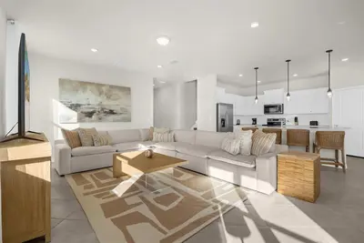 Image de Elegant 6br Home Perfect for Families