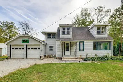 Image de 'The Fishtales Riverhouse' Iroquois River Stay!