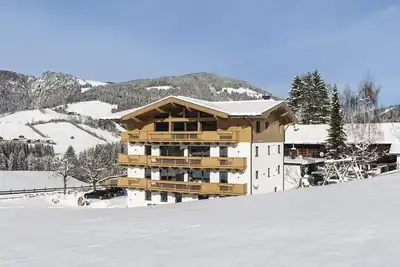 Image de Appartement alpin avec vue et jardin