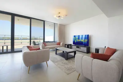 Image de Silk Valley - Beachfront 4b near Al Hamriyah with private beach access