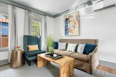 Image de The Inns - Spacious 2 Bedroom - Downtown