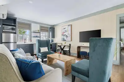 Image de The Inns - 2br / 2ba - Downtown Gem!