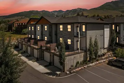 Image de Stunning Luxury Townhouse w/ Ski-In Access & Mountain Views