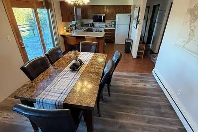 Image de Country Comfort near Town Room to Play, Paws to Stay