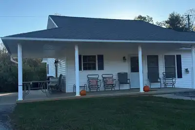 Image de Peaceful 1-bedroom cottage surrounded by apple orchards in charming Flat Rock