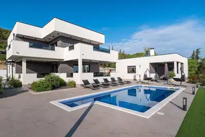 Image de Villa de luxe avec piscine et jacuzzi