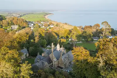 Image de Glyn y Weddw - sleeps 8 guests  in 4 bedrooms