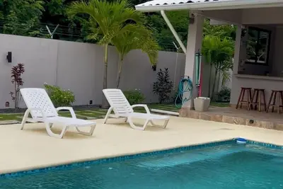 Image de Charming 2-bedroom beach paradise with pool and outdoor living and dining