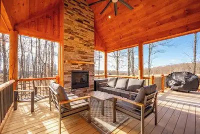 Image de New! Gorgeous Wooded Cabin w/ Hot Tub