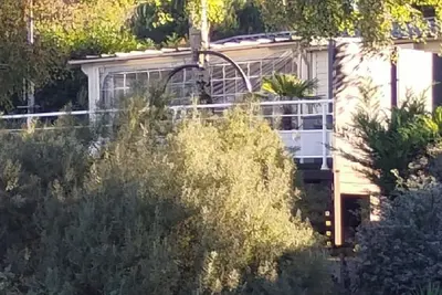 Image de Mobilhome avec terrasse sécurisée. Vue magnifique sur le lac. Tout confort