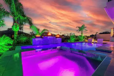 Image de Waterfront, Free Heated Pool, Spa & therapy Jets! Boat &Kayak! Indoor slides!