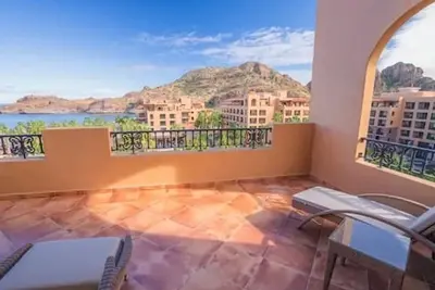 Image de Luxury 1br Penthouse Escape with Ocean, Mountain, & Golf Course Views
