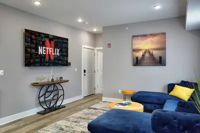 Image de Modern Oasis in the Suburbs - Relax & Unwind