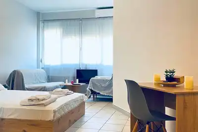 Image de #704: Extra Spacious Studio (28m²), Metro, Heart of Thessaloniki \"Frangomahala\".