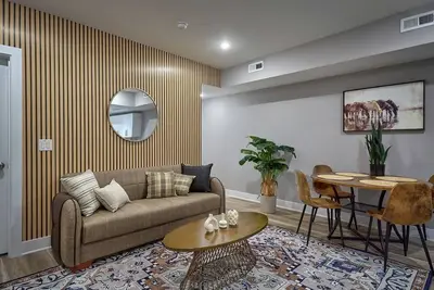 Image de Rustic Comfort Meets City Living / 2bdrm / Pa