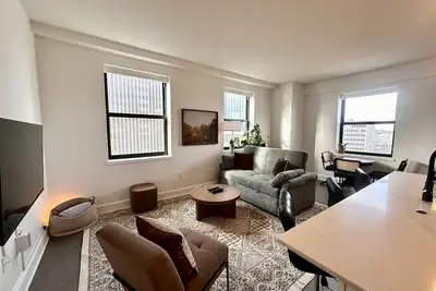 Image de Luxury Downtown Apt with Parking, Gym, and Lap Pool