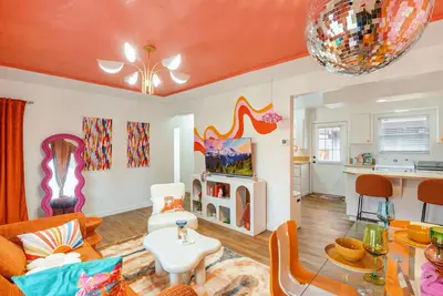 Image de The Disco Den Prime location. Mins to amenities