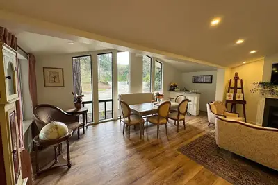 Image de Charming 3-bedroom Garden Cottage in Fillmore with 1 acre rose garden access