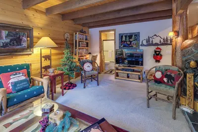 Image de Diamond Peak 2 - Warm Cabin Feel, Private Hot Tub, Sauna, Pool Table